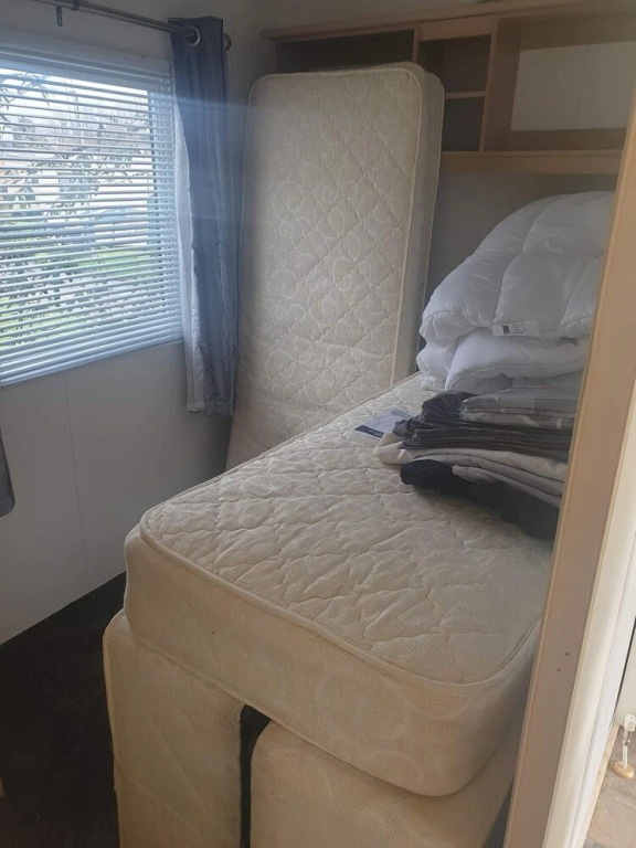 Lovely 2 Bed Caravan on the Aquadrome NN3 9DA