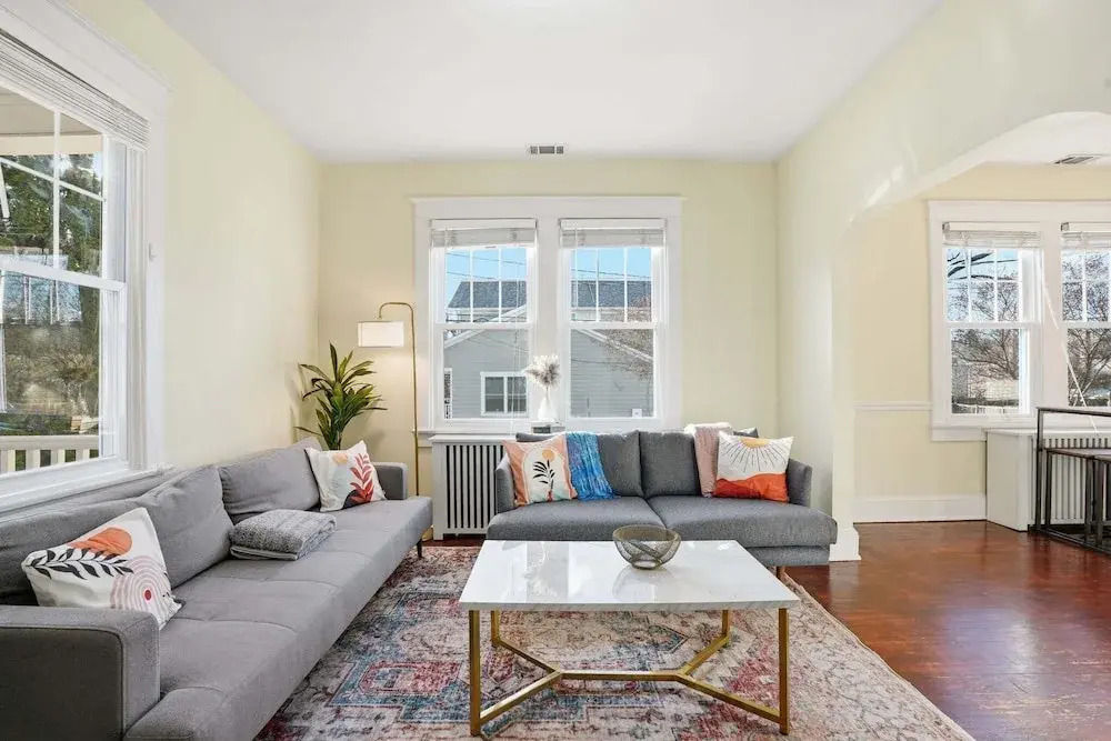Dc Area Bungalow Near Shops And Dining 3 Bedroom Home