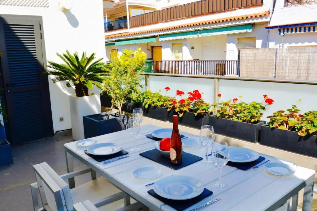 Chic Stylish Apartment with 2 Beds And Roof Terrac