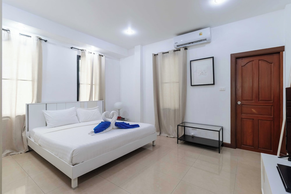3BR Pool Villa Near Boat Avenue V303
