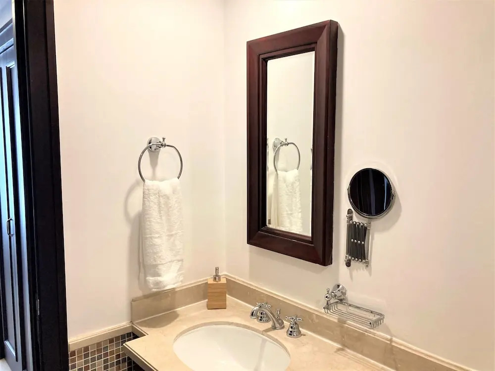 Luxurious 2 bedroom w/terrace Downtown