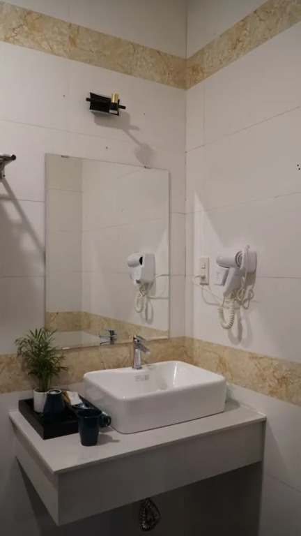 Bros Hotel