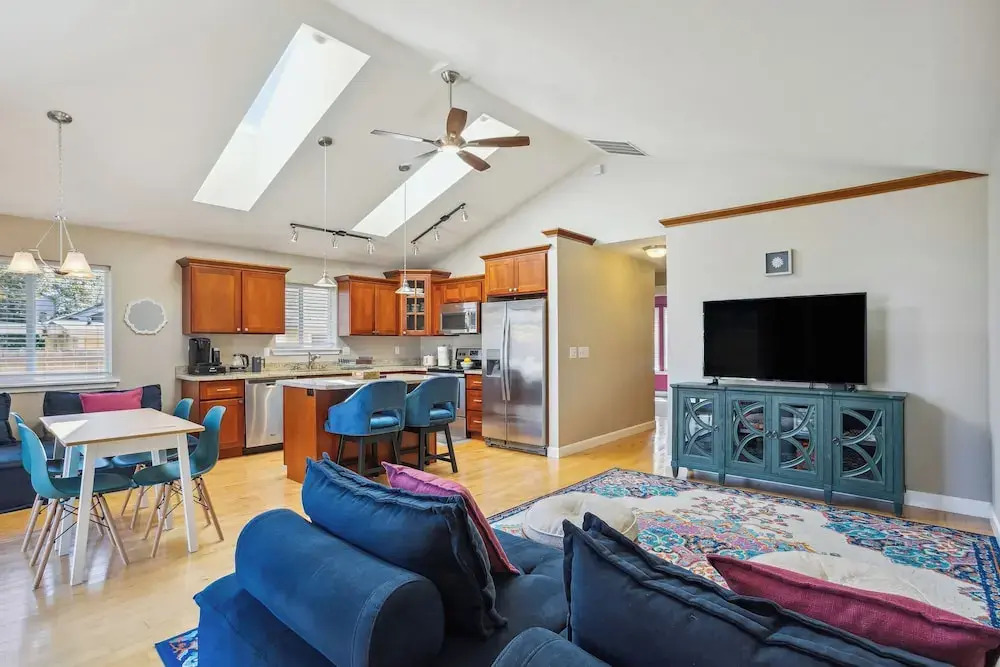 Cheery Tacoma Vacation Rental: 7 Mi to Owen Beach!