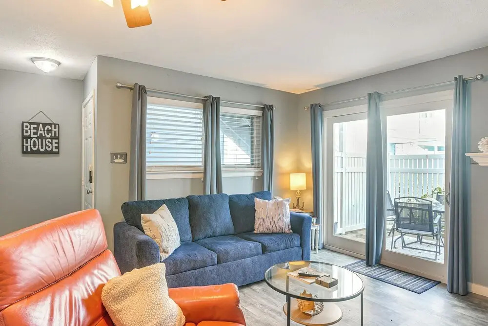 1/4 Mi to Seawall: Relaxing Galveston Condo!