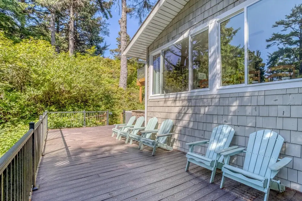 Stunning Ocean Views and Hot Tub Retreat - Elegant Coastal Sanctuary