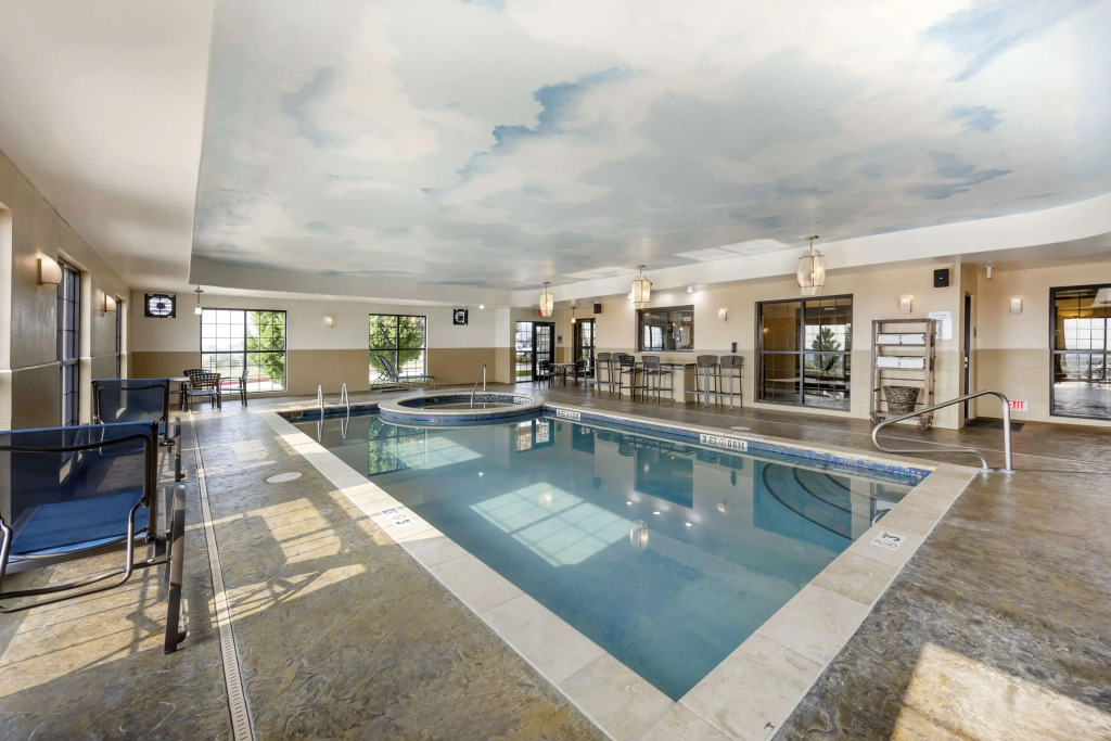 Best Western Plus Emerald Inn & Suites