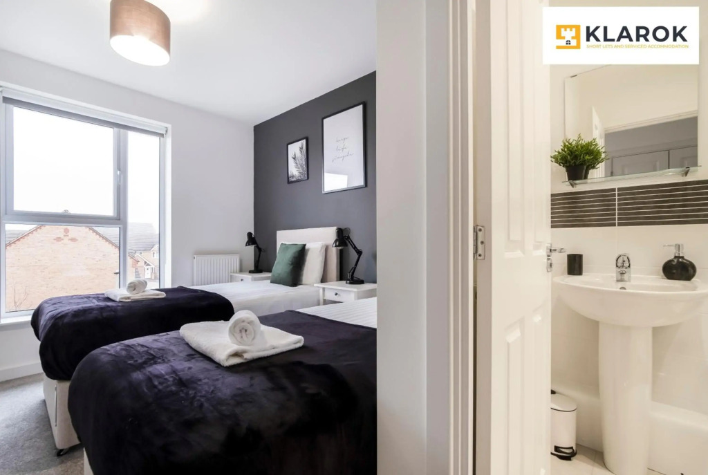 LONG STAYS 20pct OFF - Superb Central 2Bed Apt with Parking By Klarok Short Lets & Serviced Accommodation