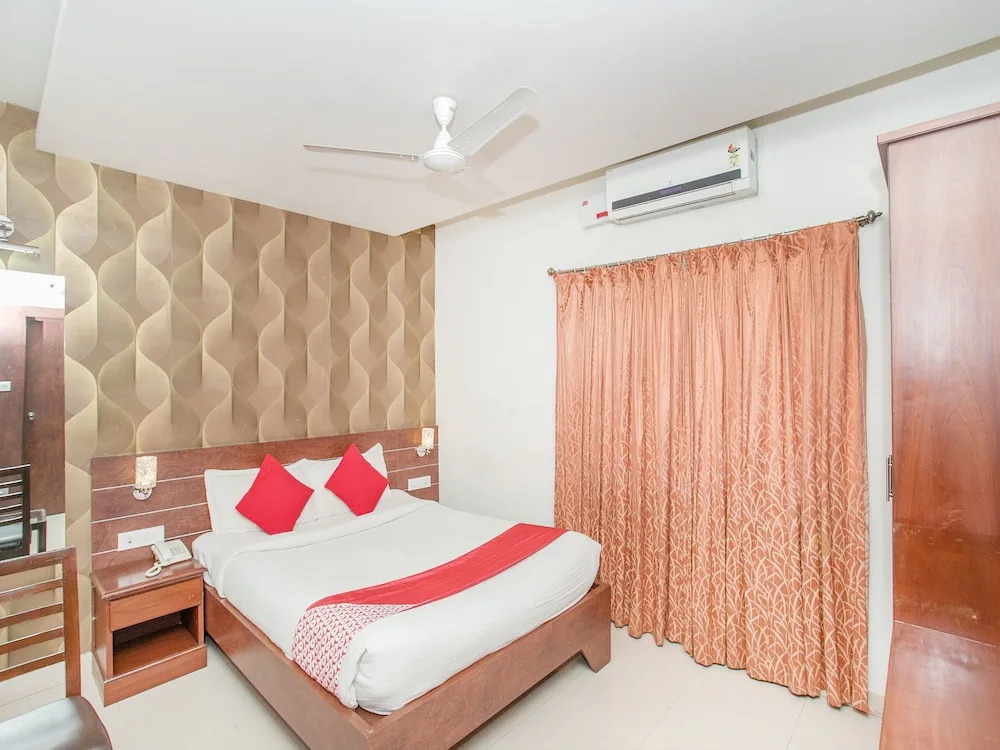 OYO 3242 Hotel Status Executive Room's