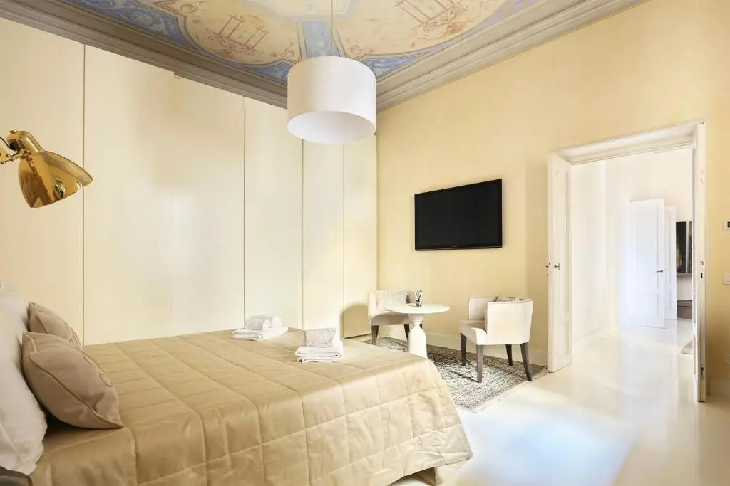 LUXURY suite with amazing Terrace in Florence-hosted by Sweetstay