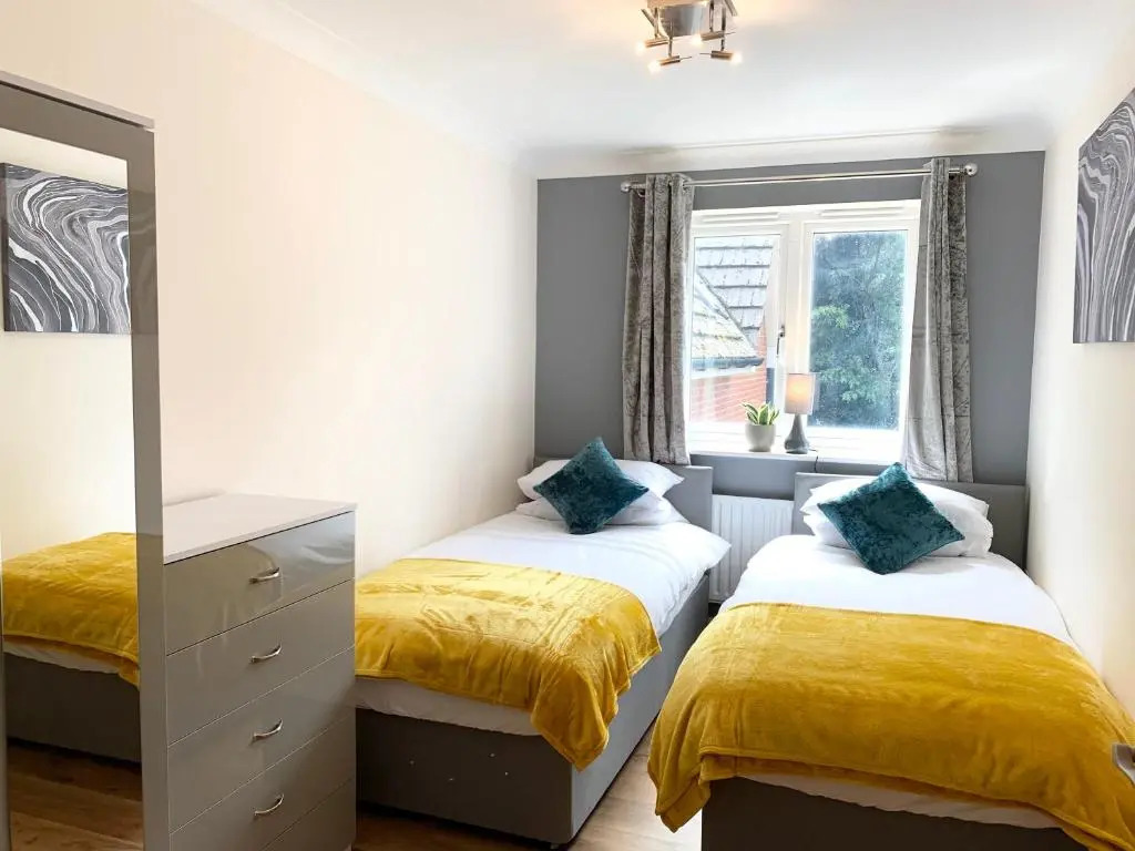An ENTIRE 2beds, 2bathrooms, free Wifi, Free Parking, Oxford