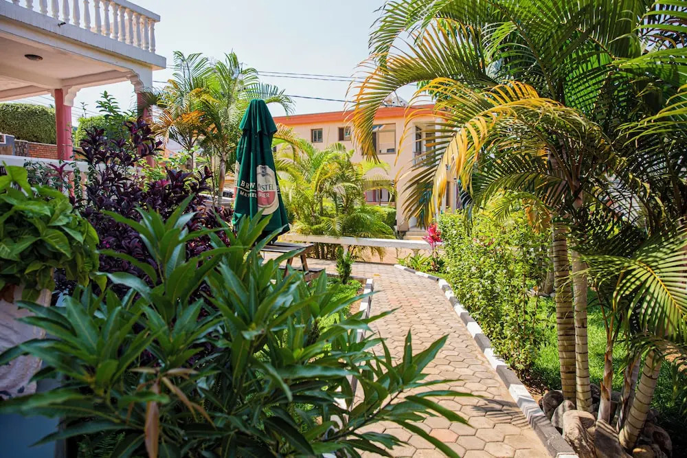 Romalo Hotel & Apartments
