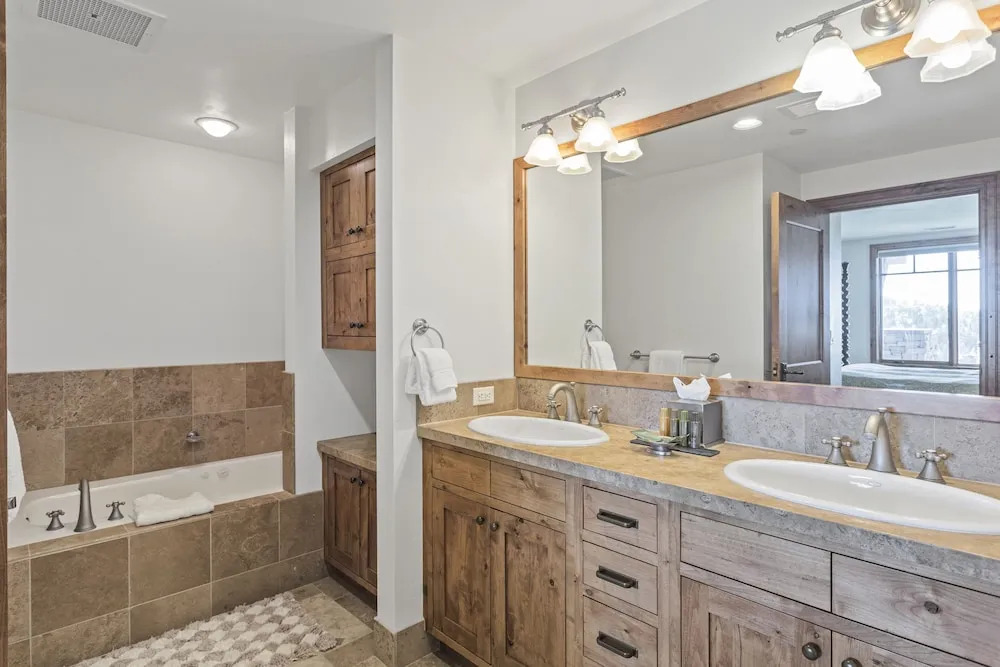 Shooting Star Lodge at Deer Valley Resort - Two Bedroom Residence #203 2 Condo