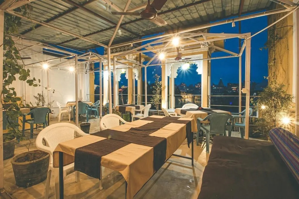 Hide-In Udaipur - A Lake View Boutique hotel