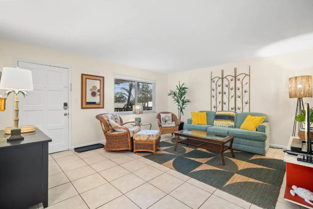 Waves 18, 2 Bedroom, Pool View, Heated Pool, Bbq, Wifi, Sleeps 6