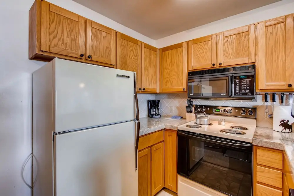 2 Br Buttes - Breathtaking Views Of Mountain Range 2 Bedroom Condo - No Cleaning Fee! by RedAwning