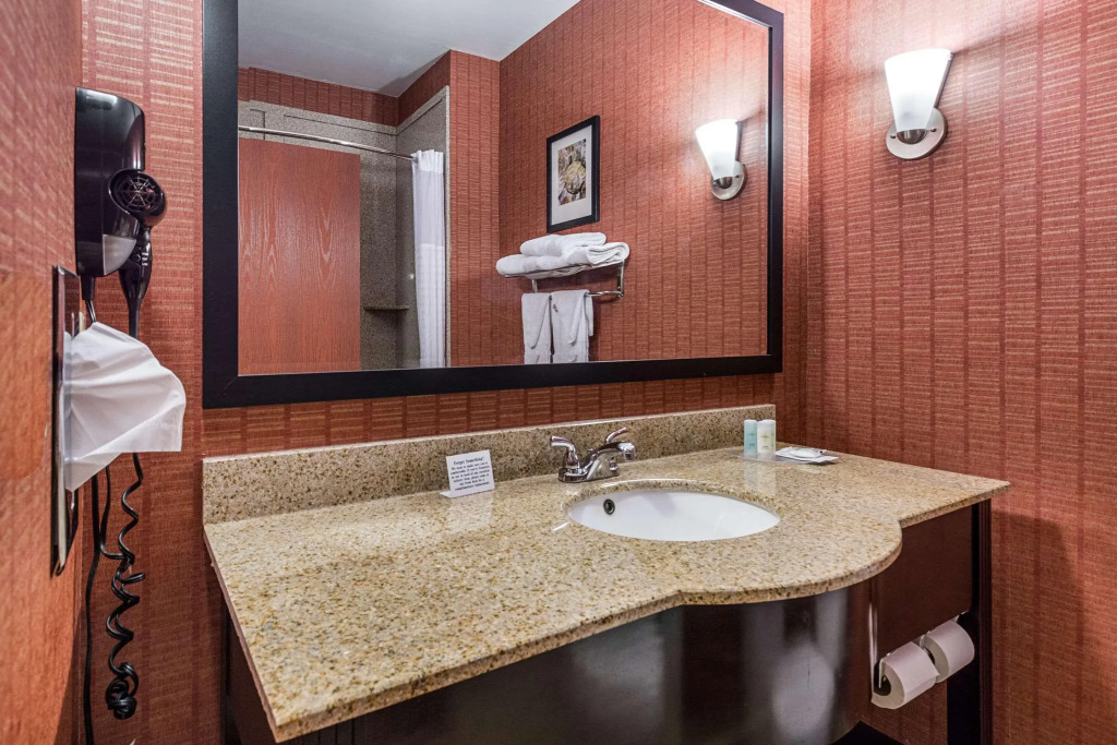 Comfort Suites Leesville near Fort Johnson