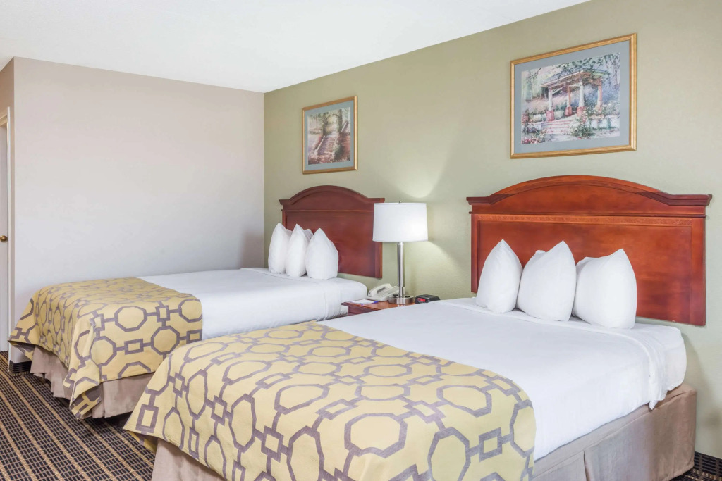 Baymont by Wyndham Clarksville Northeast