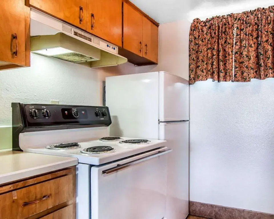 Bend Inn & Suites