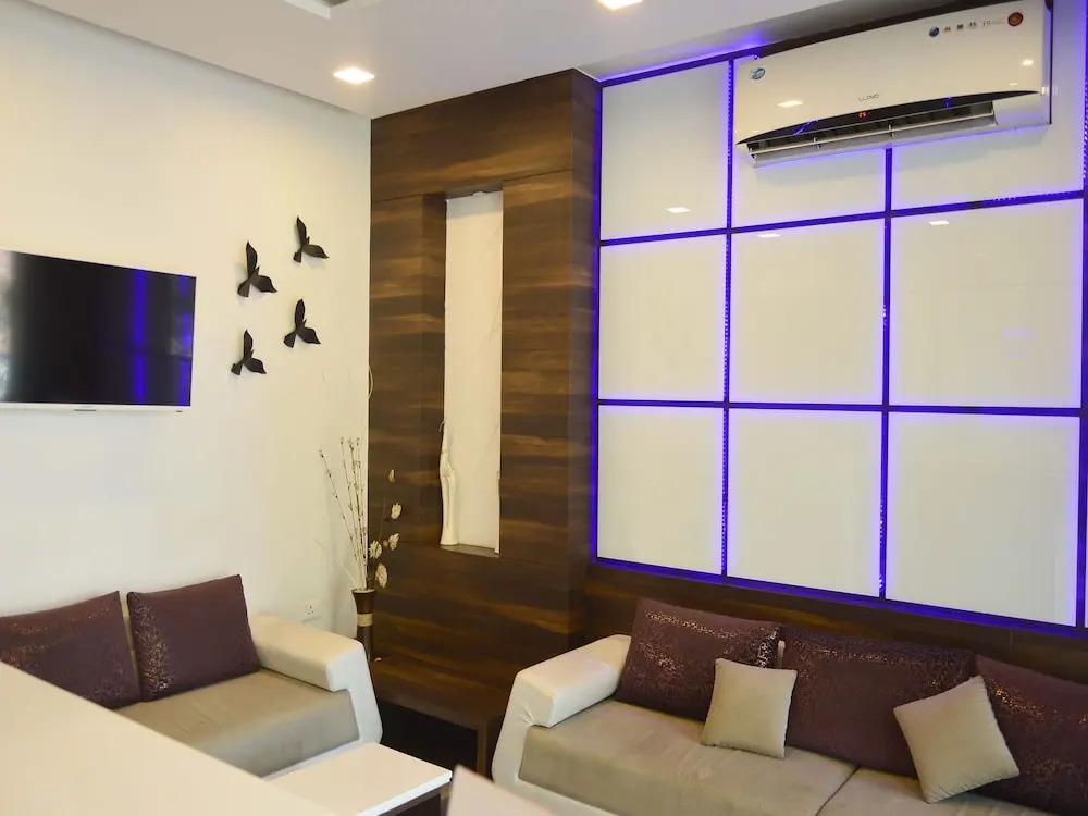 OYO 1746 Hotel RnB Select