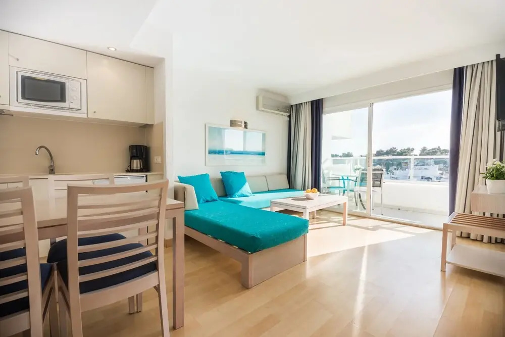 Aparthotel Ferrera Beach