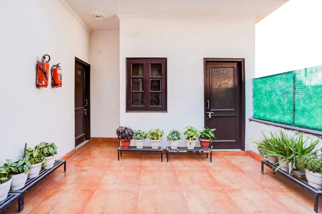 SPOT ON 46687 Hotel Prabhu