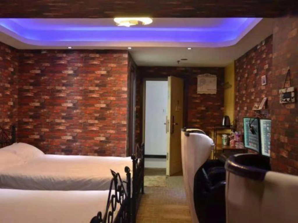 Xi'an cursor e-sports hotel (Xiaozhai subway station)