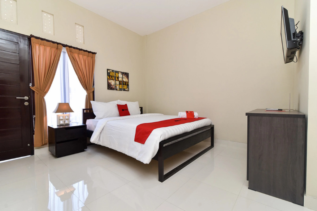 RedDoorz Plus near Jalan Imam Bonjol Denpasar