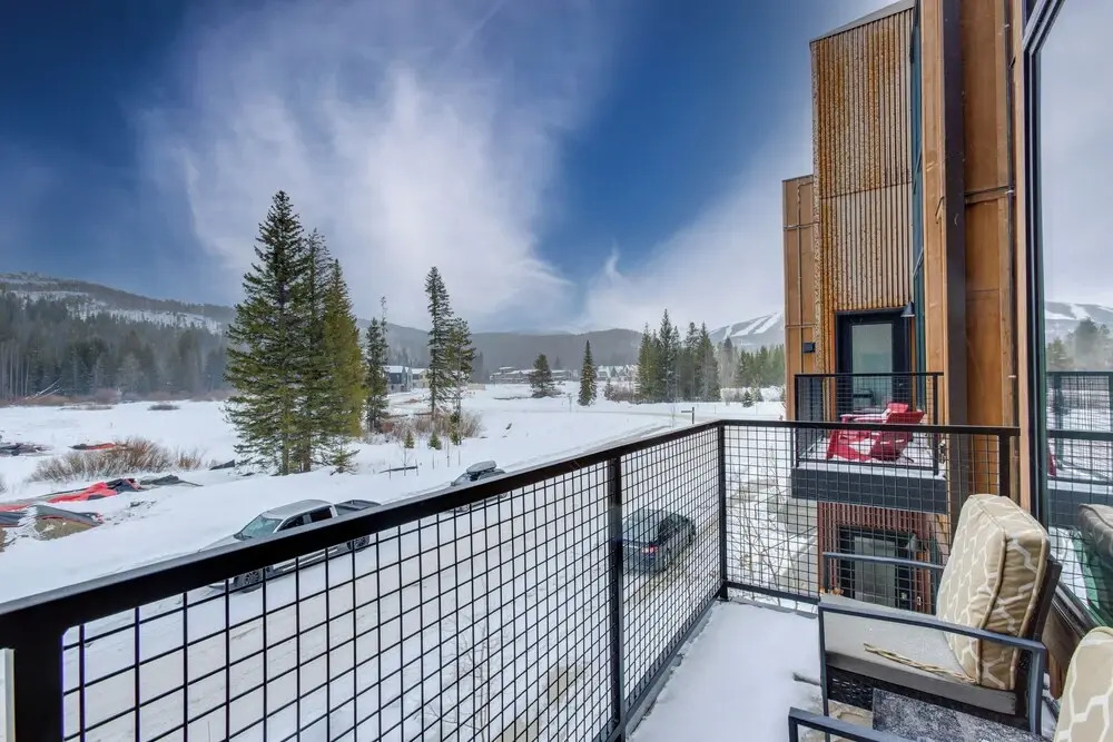 Rooftop Hot Tub + Views: Townhome in Winter Park