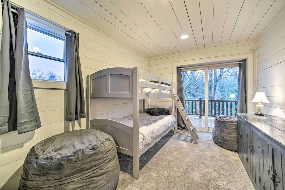 Spacious Cabin w/ Decks Near Saratoga Race Course!