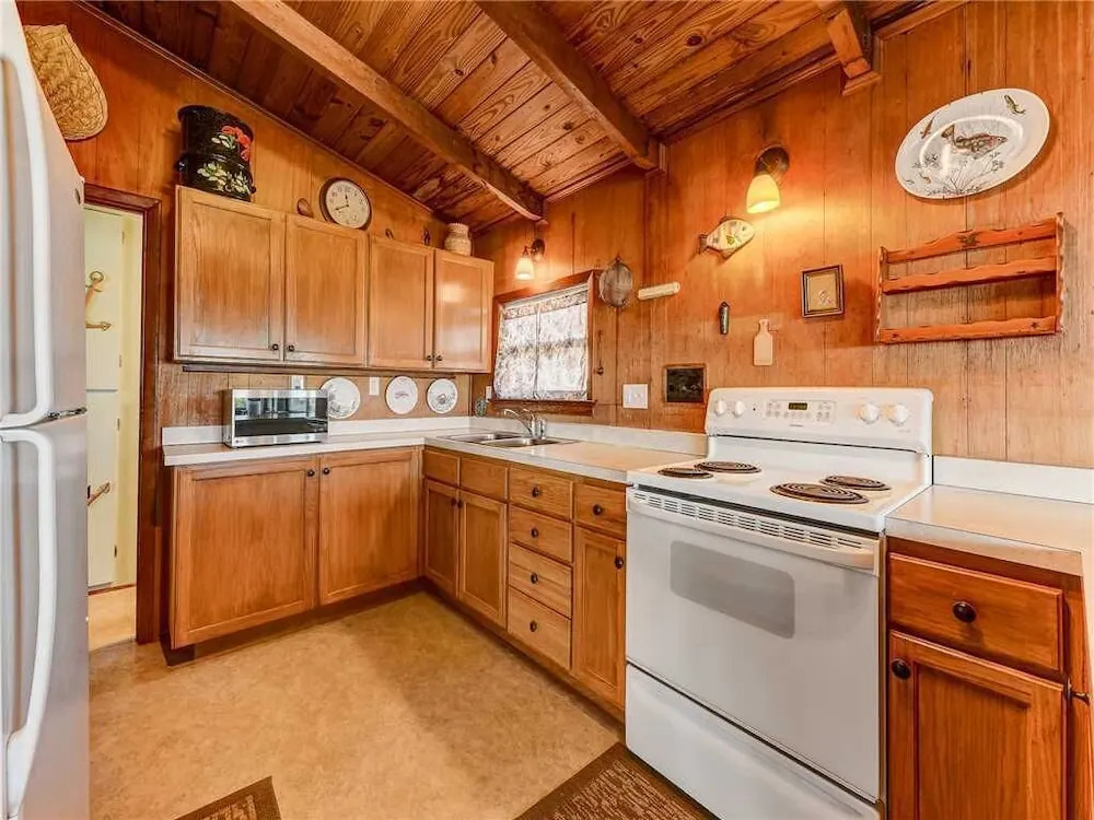 Pounds Cottage, 1 Bedroom, Ocean Front, Pet Friendly, Sleeps 5