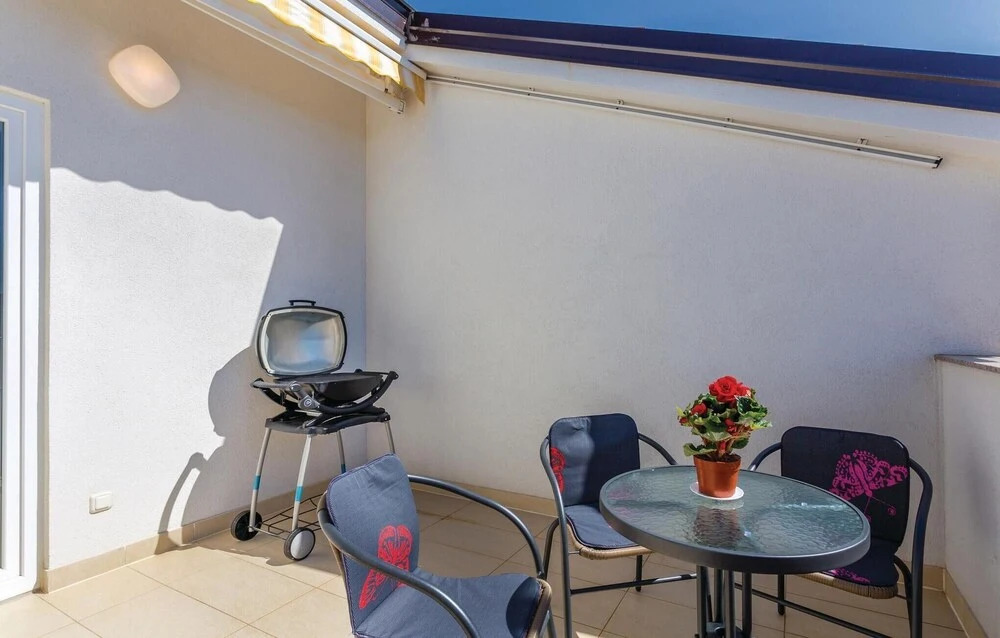 Nice Home in Dobrinj With Wifi and 3 Bedrooms