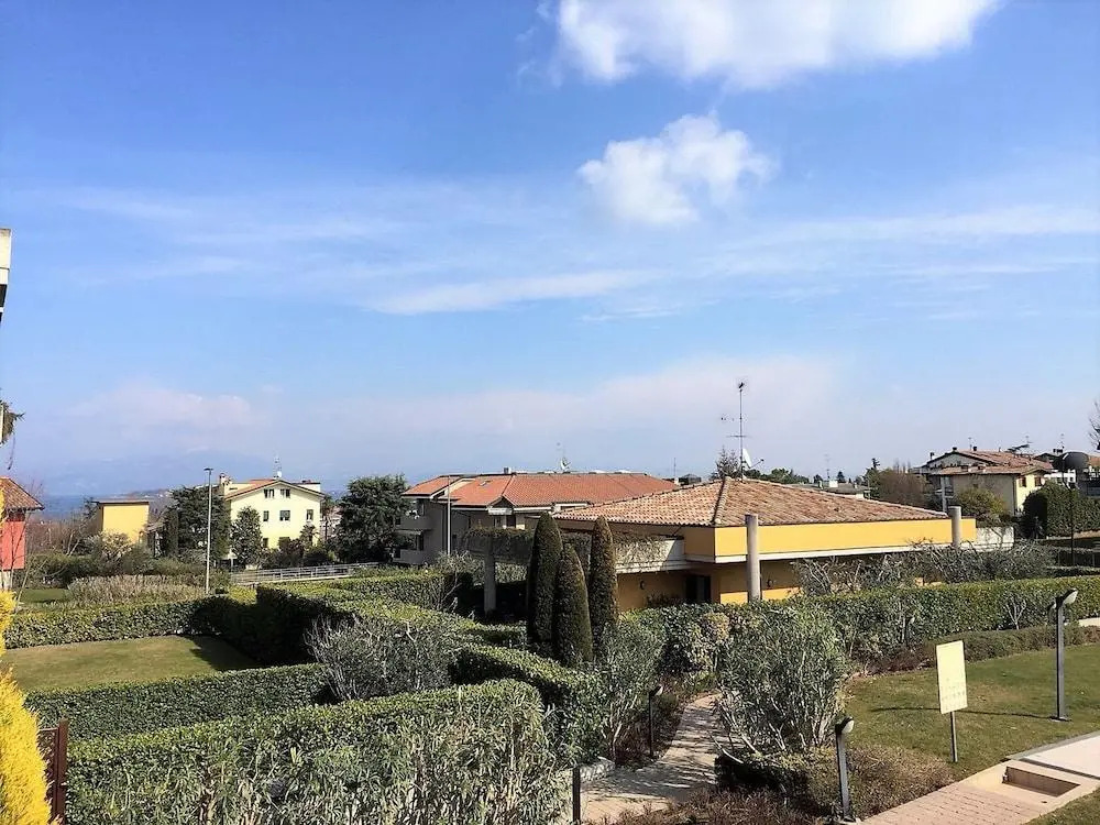 Desenzanoloft – Butterfly and Pools