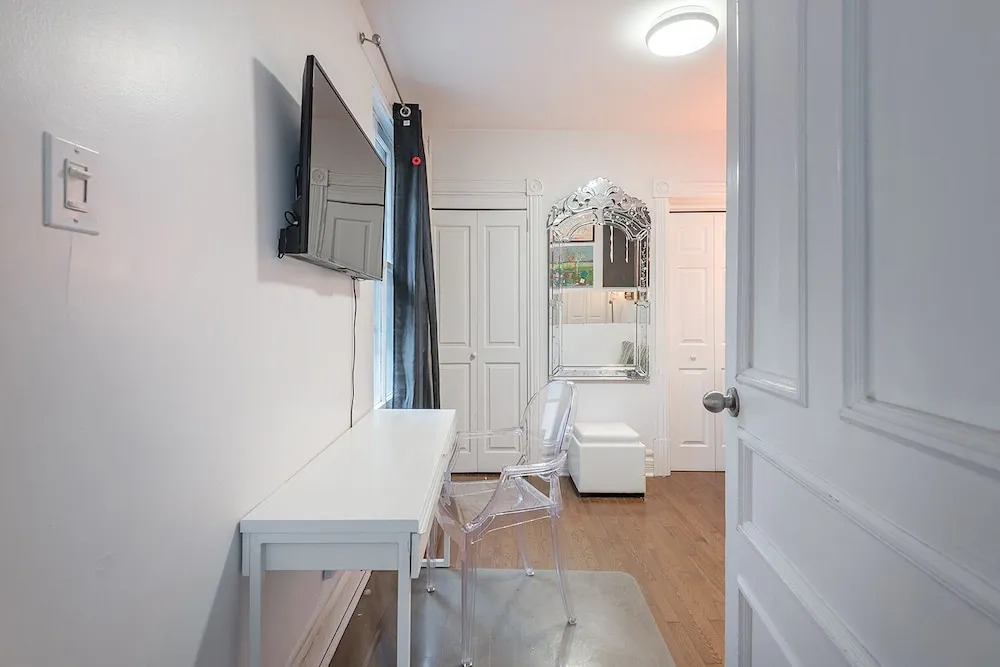 Beautiful 2 BR in the Heart of Downtown