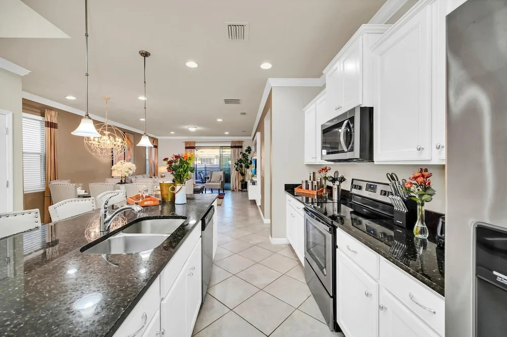 6 BR 4 BA Home Sleeps 14 Ww103