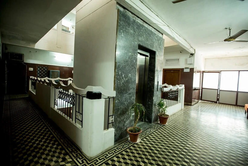 Deep Hotel