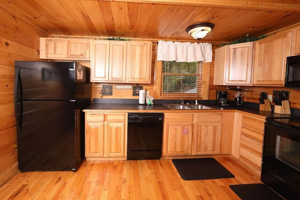 Mayberry 3 Br cabin by RedAwning