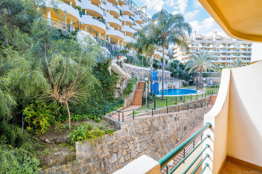 SAT1-walking distance to Puerto Banus