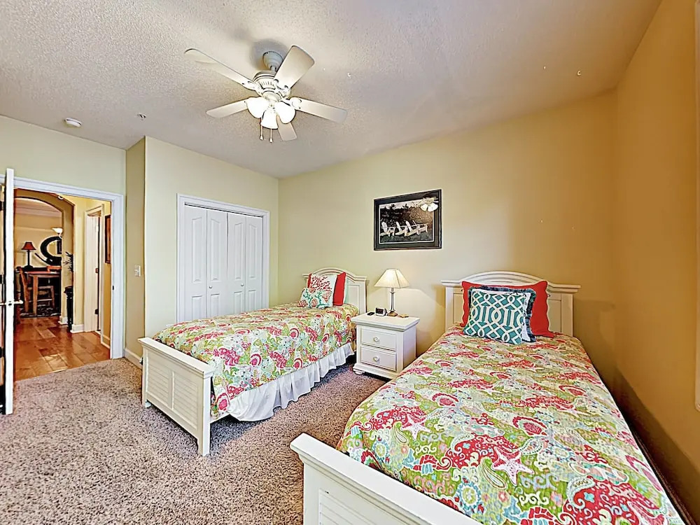 Exclusive Greenbriar W/ Golf & Beach Shuttle 2 Bedroom Condo