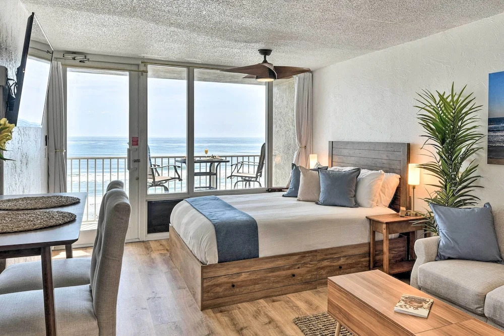 Oceanfront, Fourth-floor Condo on Daytona Beach!