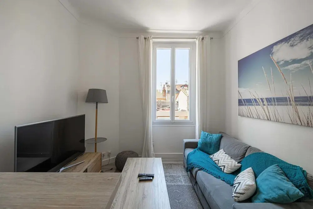 Beautiful Renovated Apartment - Carre D'or - 1br/2p