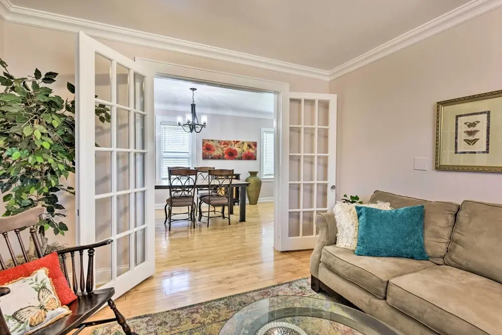 Bright Minneapolis Home: 2 Mi to Minnehaha Falls!