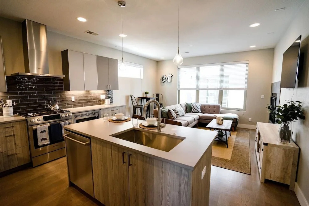 Mile High Lifestyle Townhome in Golden Triangle Rooftop Views