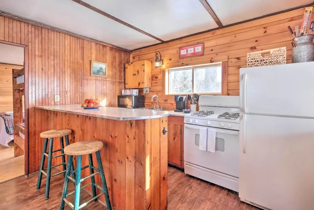 8 Mi to Saddleback Ski Area: Cabin w/ Fire Pit
