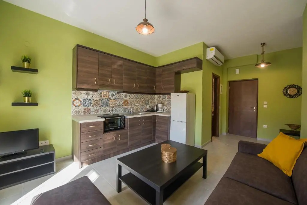 Roxanis Apartments