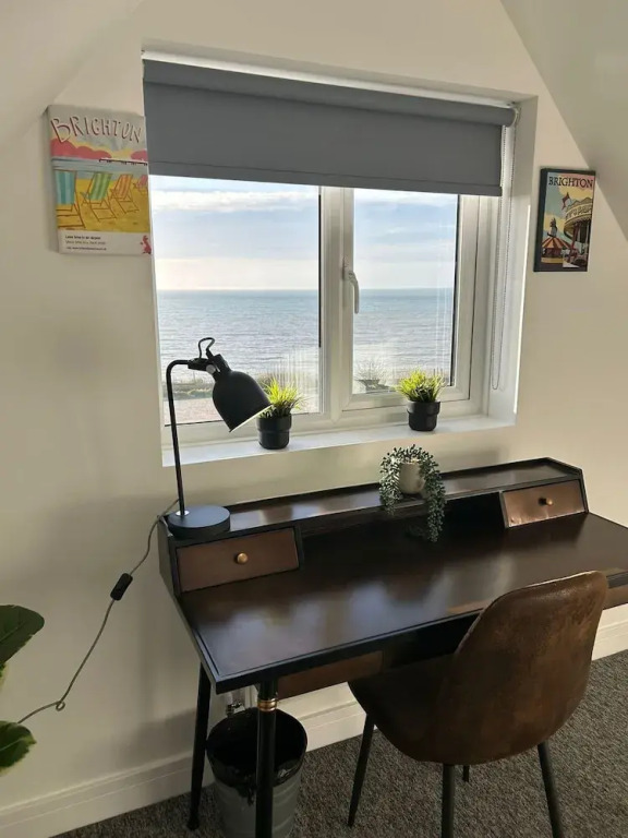 Ocean Side with Free Parking By My Getaways