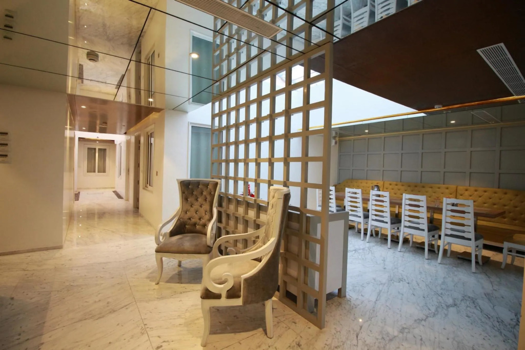 Hotel Emerald