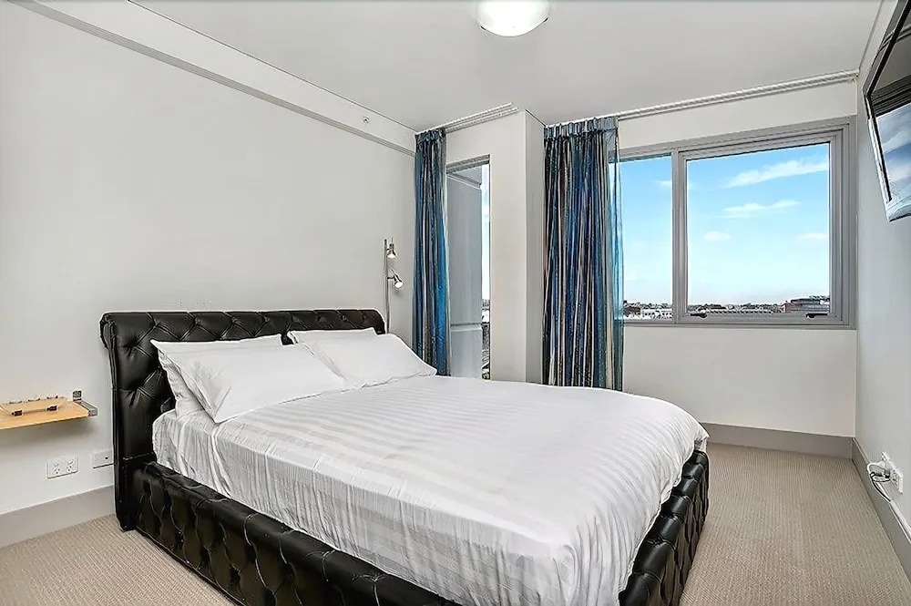 The Apartment Service SX339