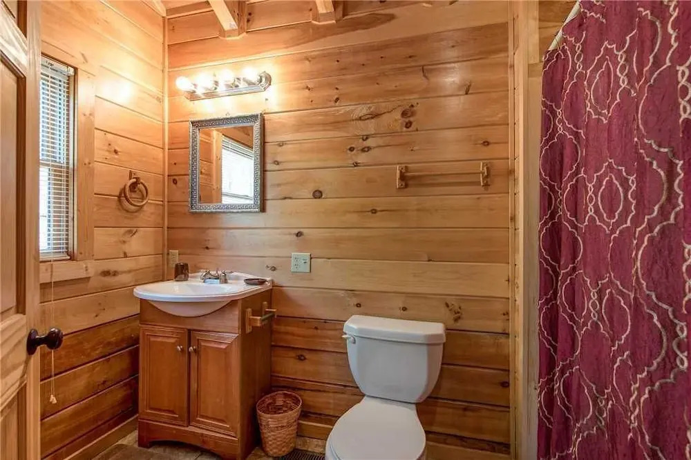 Take It Easy 3 Bedroom Home with Hot Tub