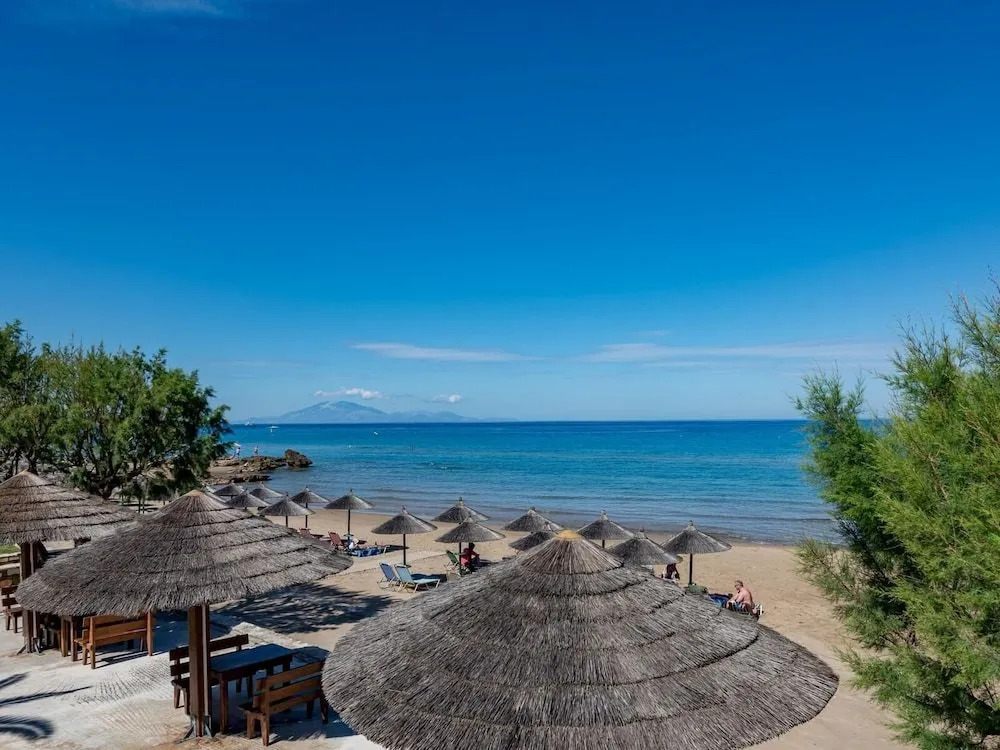 Sea View Suites & Holiday Homes - Plaka Beach Resort