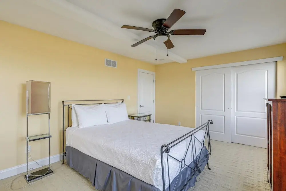 Steps to Shore: Spacious Atlantic City Retreat!